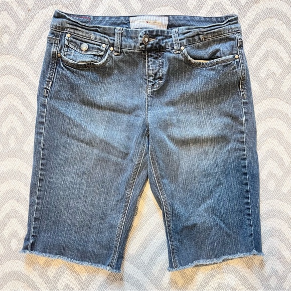 TOMMY HILFIGER Women’s Blue Denim Jean Bermuda Shorts 10 - Picture 1 of 6
